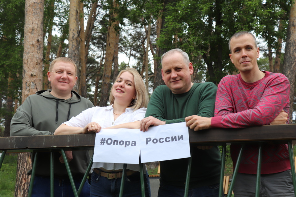 Заводоуковские предприниматели (слева направо) Николай Журавлёв, Марьяна Рудь, Александр Ильин и Андрей Копытов, уверены в том, что местное отделение общественной организации «Опора России» – хорошая площадка для развития бизнеса. /ФОТО АВТОРА