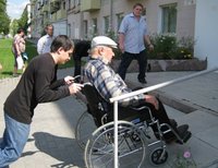 • Без помощи не обойтись.