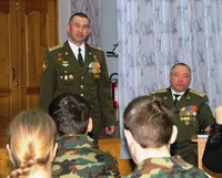 • Герой России Сергей Ужинцев (слева).