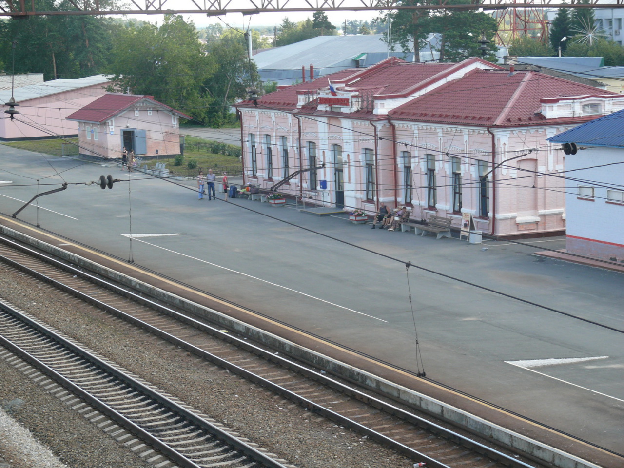 Электричка ялуторовск заводоуковск. Станция Заводоуковская. Железнодорожный вокзал Заводоуковская. ЖД пути станции Заводоуковская. Станция Кукуевка Заводоуковский район.