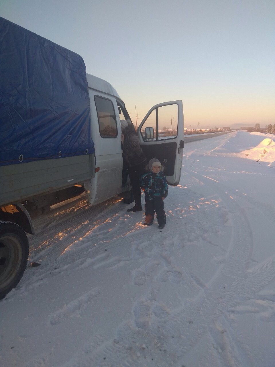 В условиях аномальных морозов сотрудники ГИБДД области оказывают помощь  всем, кто попал в беду - Новости Заводоуковского городского округа